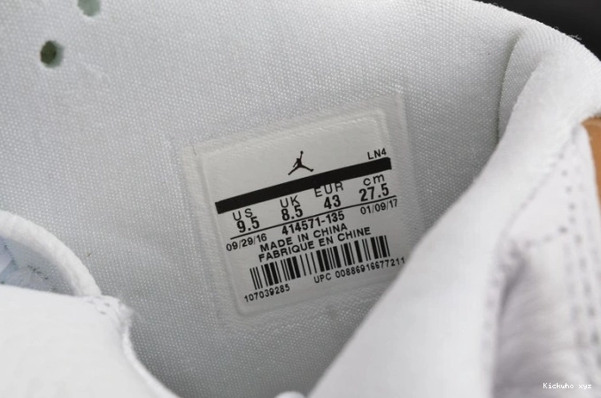 white JORDAN RETRO 414571-135 MOMENTS
